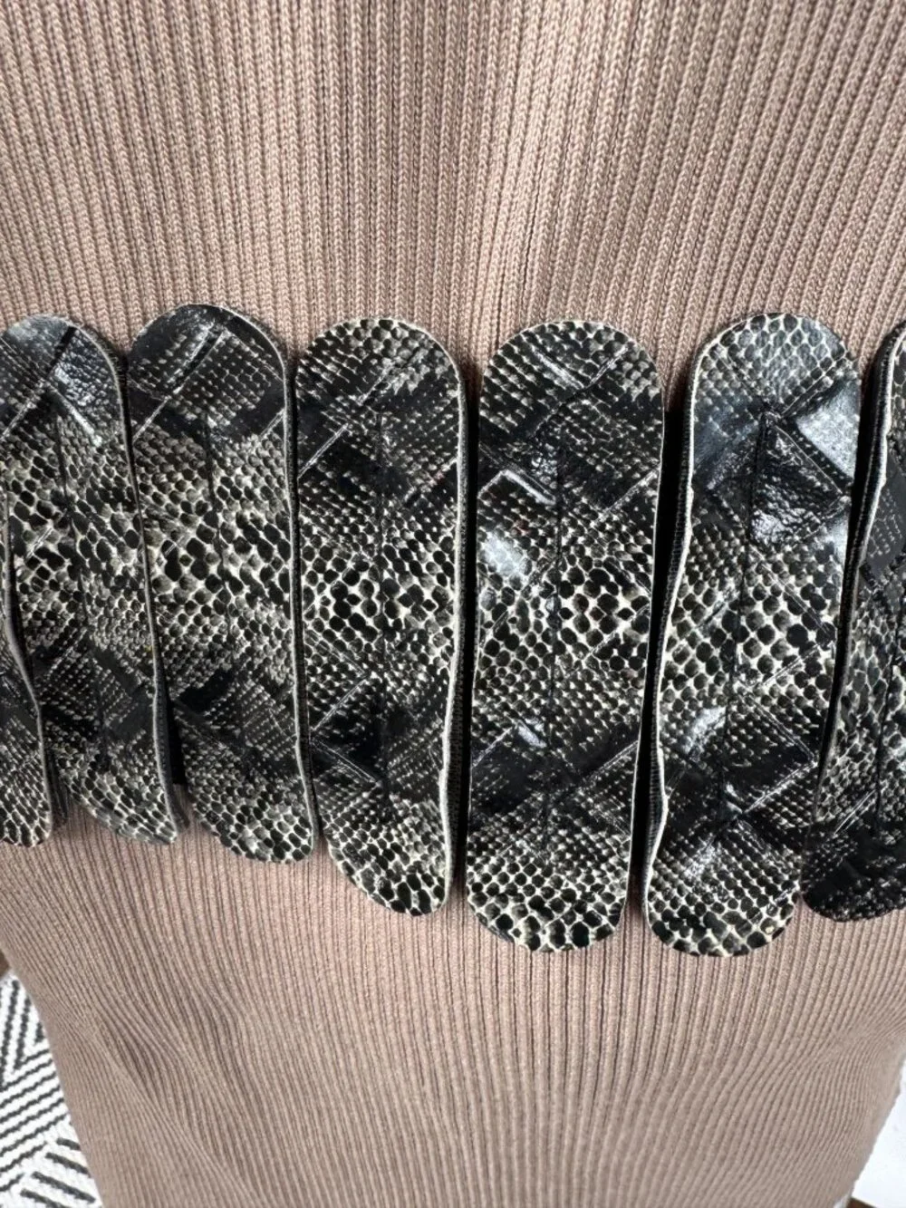 Wide Black & Gray Snake Print Elastic Belt With Silver Buckle Accent Size 2X Str